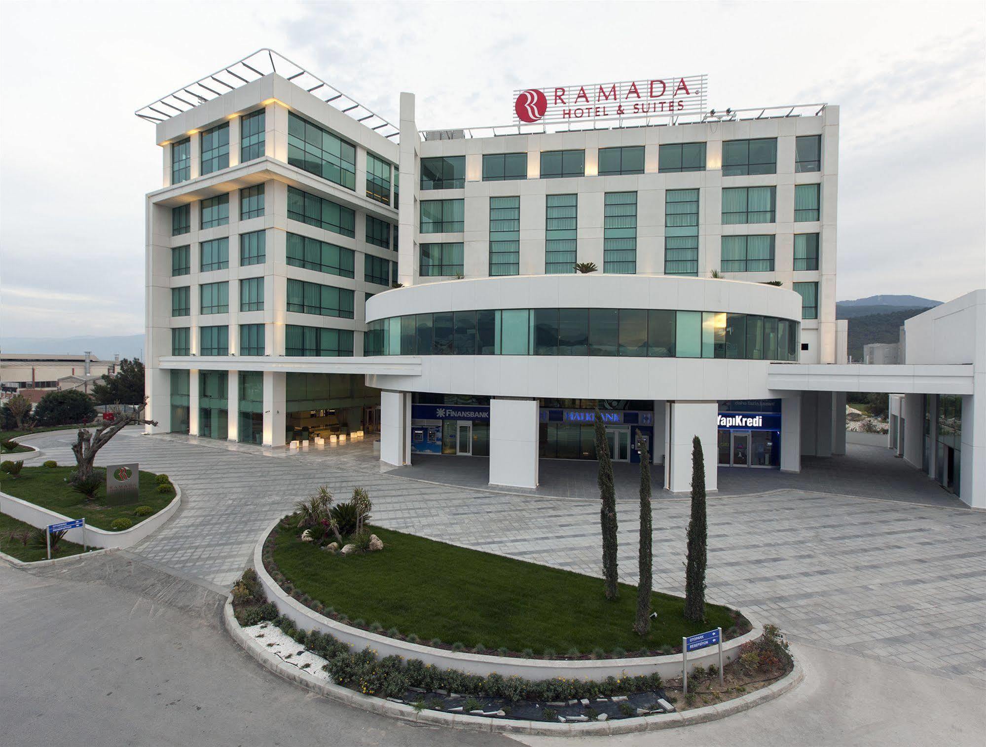 Ramada Hotel & Suites By Wyndham Izmir Kemalpasa Exterior foto